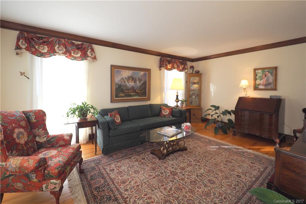 5905 Kirkpatrick Road Charlotte, NC 28211 - Photo 4 of 19 Gallery Image 4