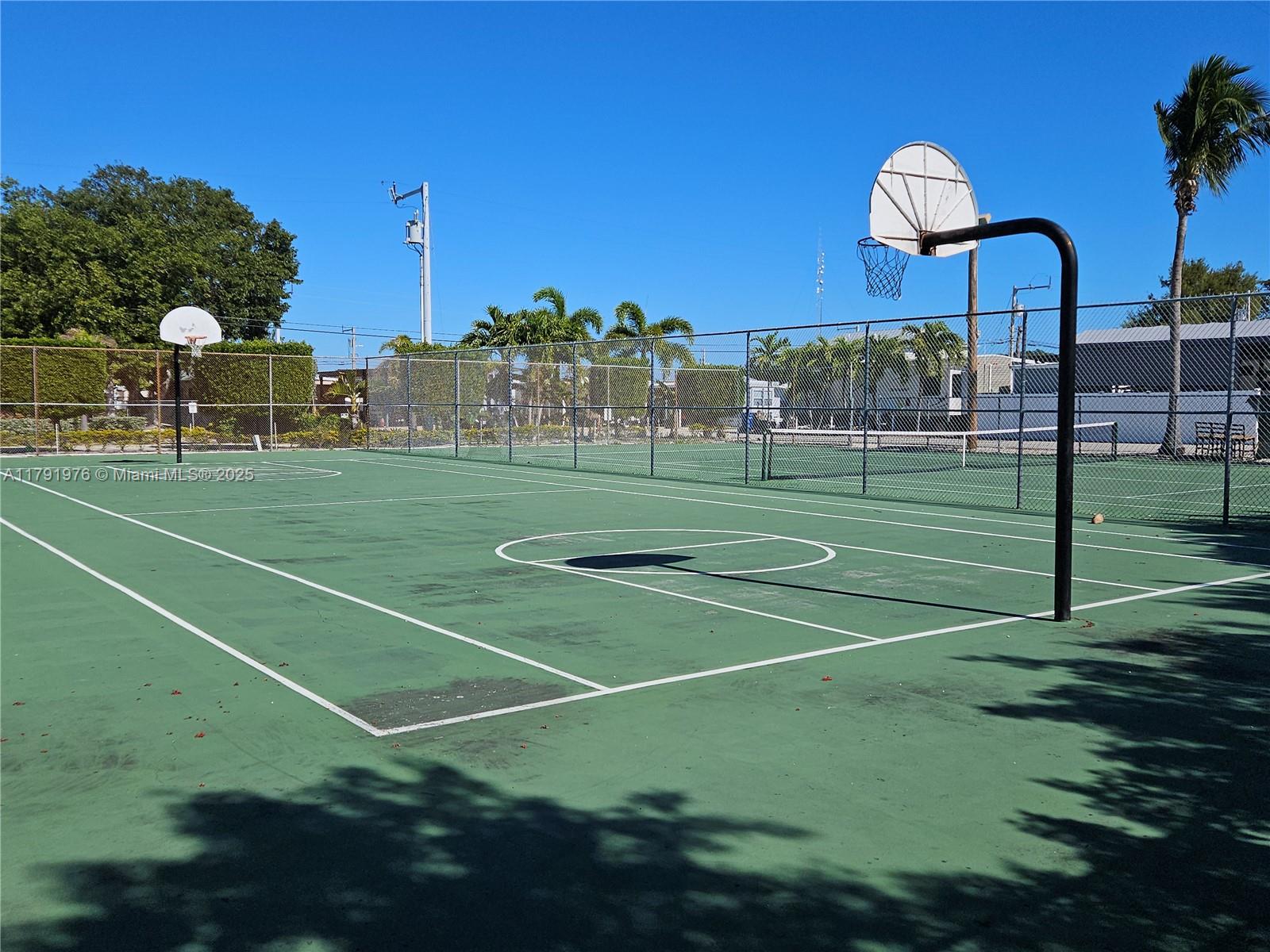 325 Calusa Street Key Largo, FL 33037 - Photo 38 of 48 a view of a basketball court