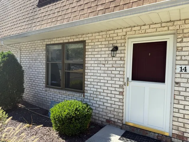 $285,000 | 14 Granby Heights, Unit 14, Granby, MA 01033