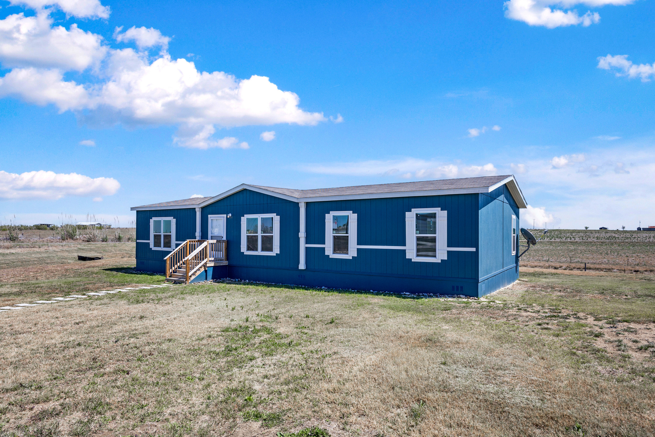 260 Castellana Way Elgin, TX 78621 - Photo 2 of 28