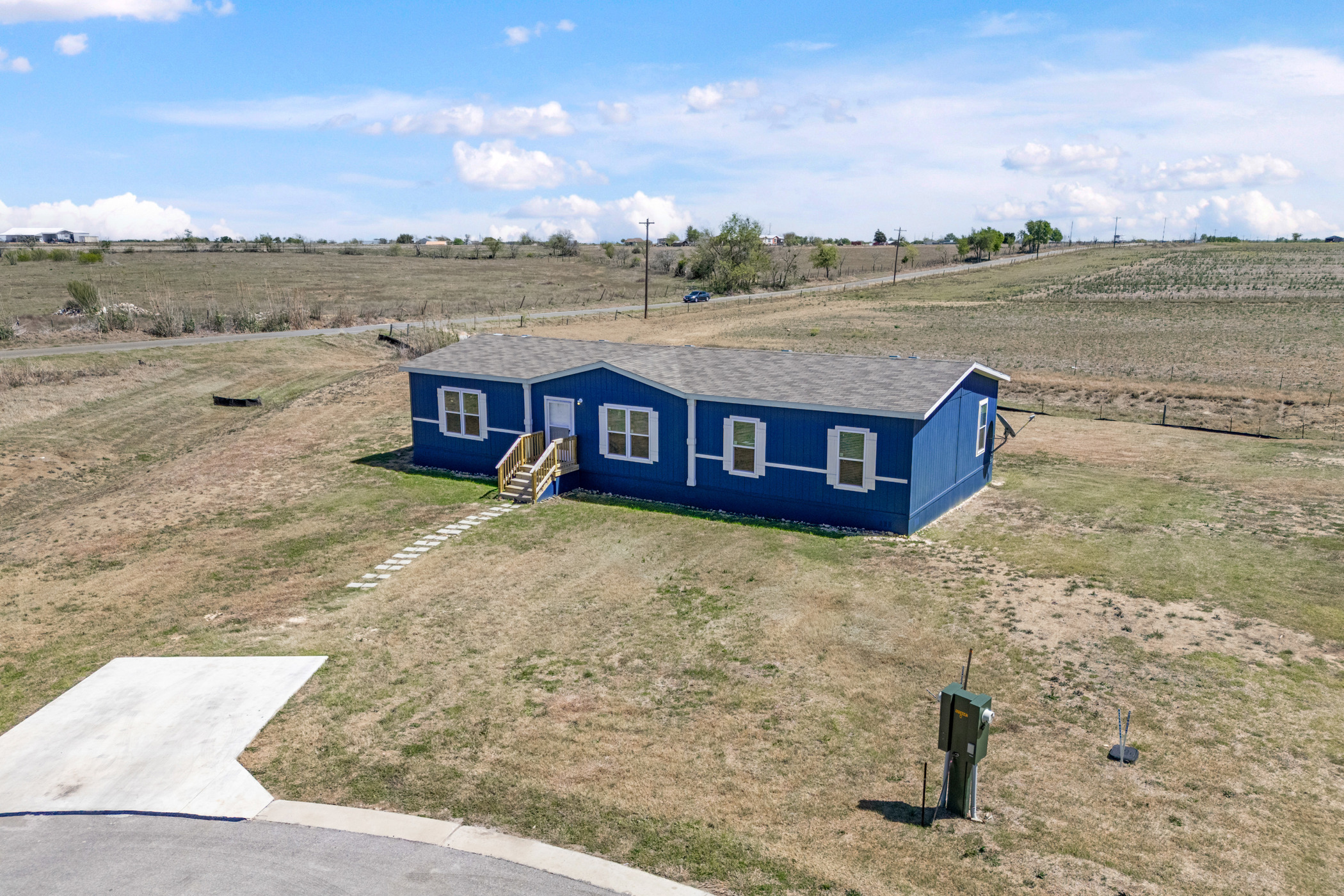 260 Castellana Way Elgin, TX 78621 - Photo 5 of 28