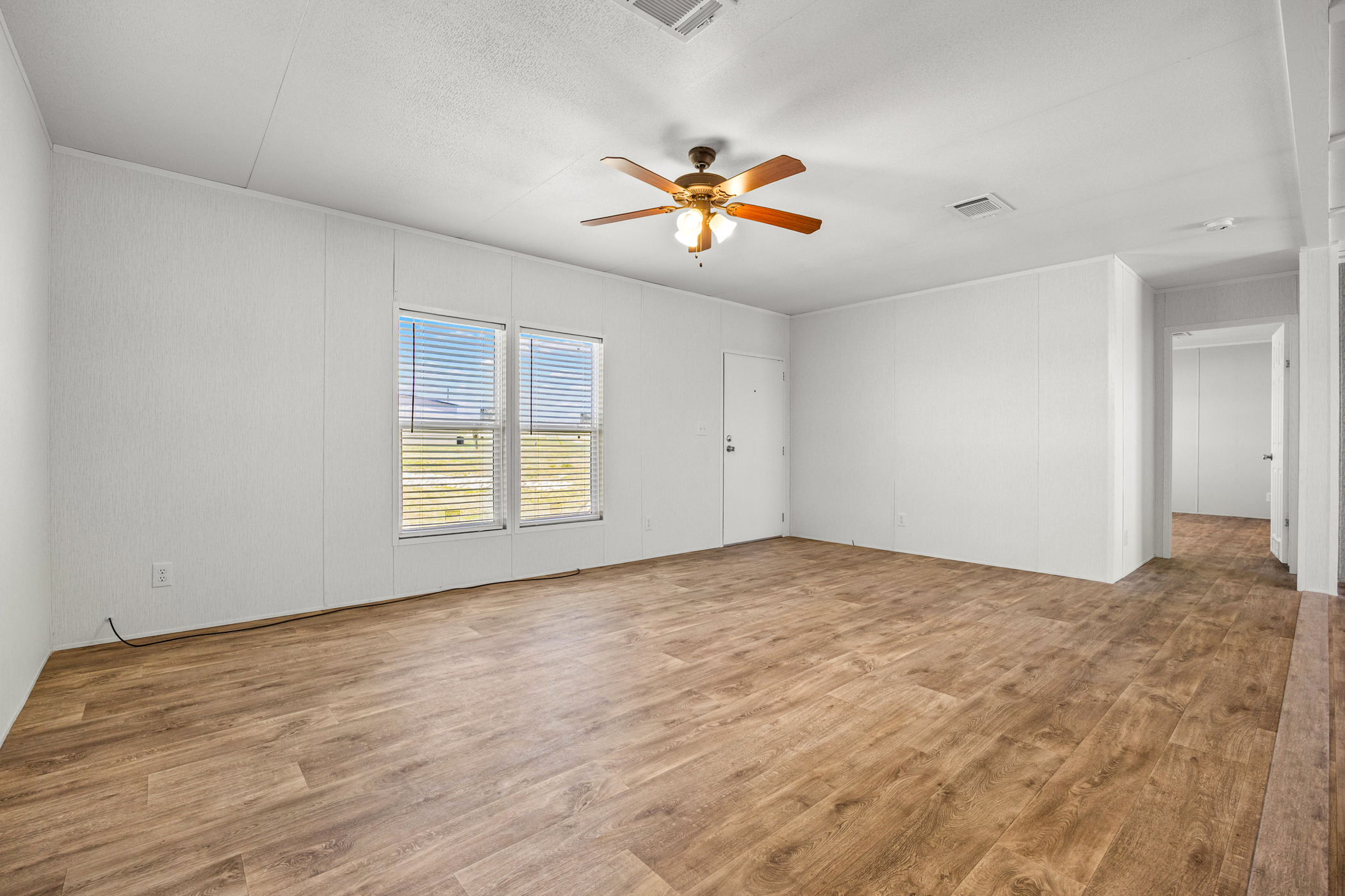 260 Castellana Way Elgin, TX 78621 - Photo 6 of 28