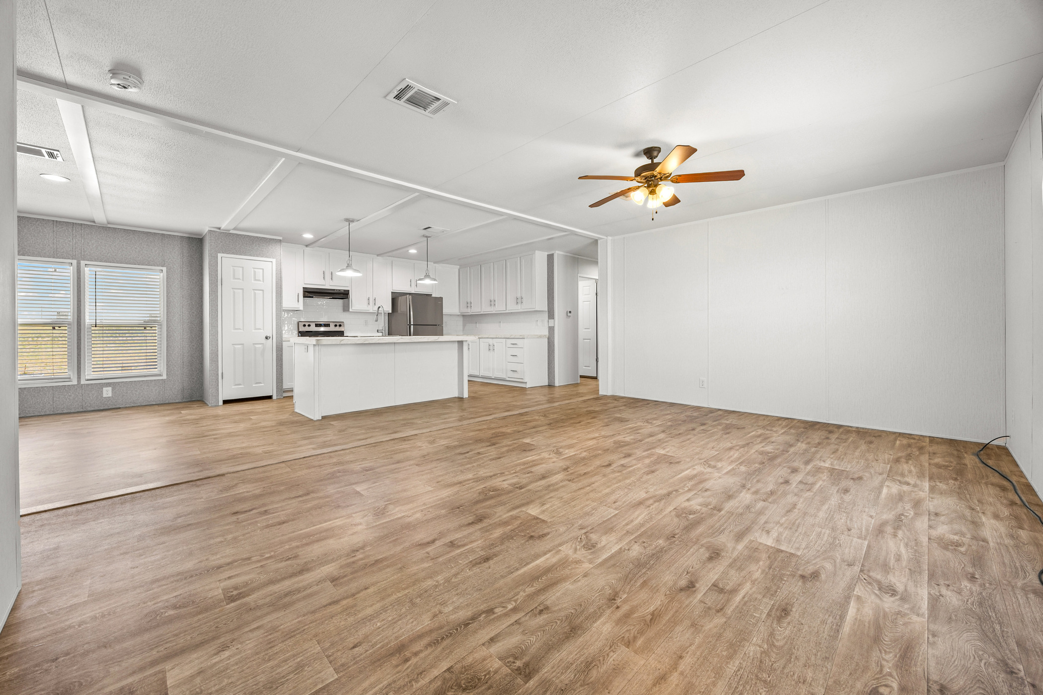 260 Castellana Way Elgin, TX 78621 - Photo 7 of 28