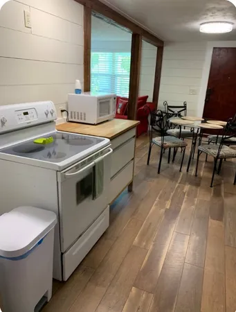 $1,300 | 911 11th Street, Unit 2, Galveston, TX 77550