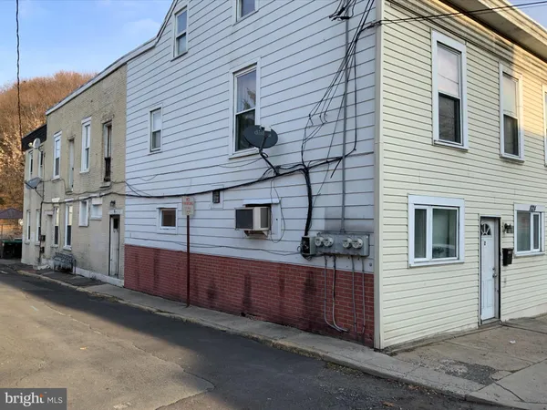 a view of a house with a garage