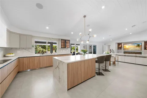 $2,895,000 | 9201 Southwest 102nd Street, Miami, FL 33176