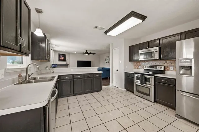 $475,000 | 1040 Canyon Drive, Justin, TX 76247