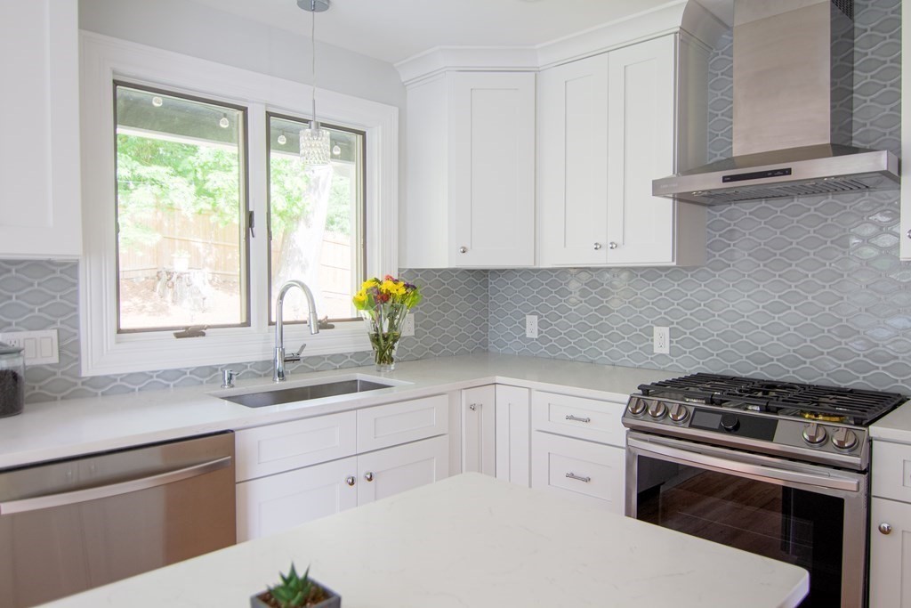 55 Redlands Road Boston, MA 02132 - Photo 10 of 27