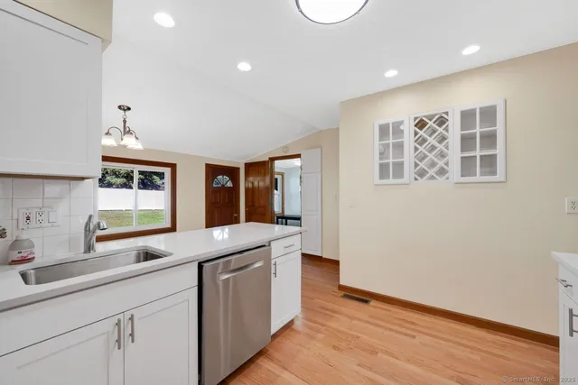 $699,900 | 156 Meadow Street, Milford, CT 06461