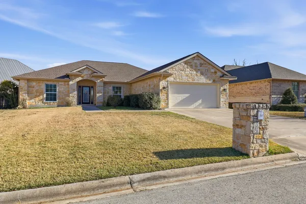 $360,000 | 127 Turkey Run, Meadowlakes, TX 78654