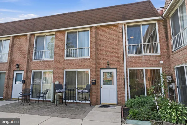 $284,900 | 418 Brandywine Court, Warminster, PA 18974
