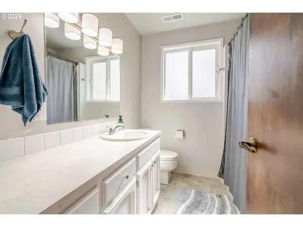 $669,500 | 656 Northwest Thornton Lake Drive, Albany, OR 97321