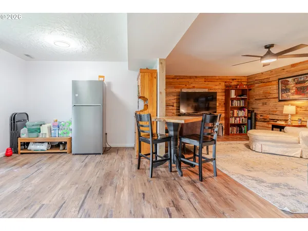 $669,500 | 656 Northwest Thornton Lake Drive, Albany, OR 97321