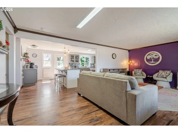 $669,500 | 656 Northwest Thornton Lake Drive, Albany, OR 97321