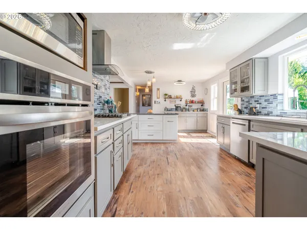 $669,500 | 656 Northwest Thornton Lake Drive, Albany, OR 97321