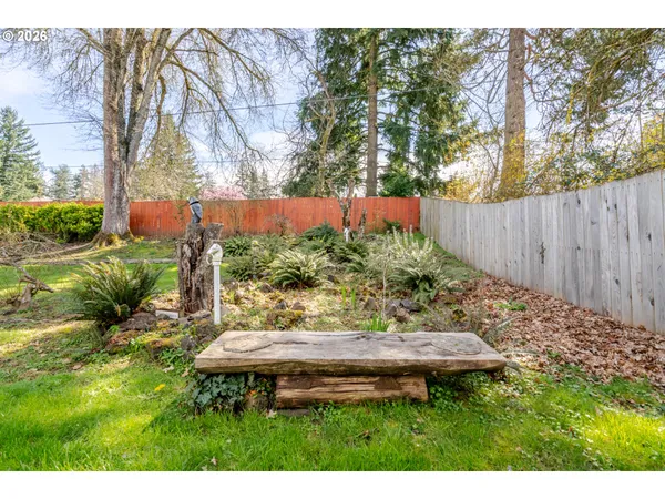 $669,500 | 656 Northwest Thornton Lake Drive, Albany, OR 97321