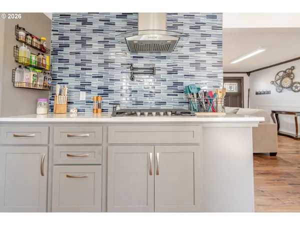 $669,500 | 656 Northwest Thornton Lake Drive, Albany, OR 97321