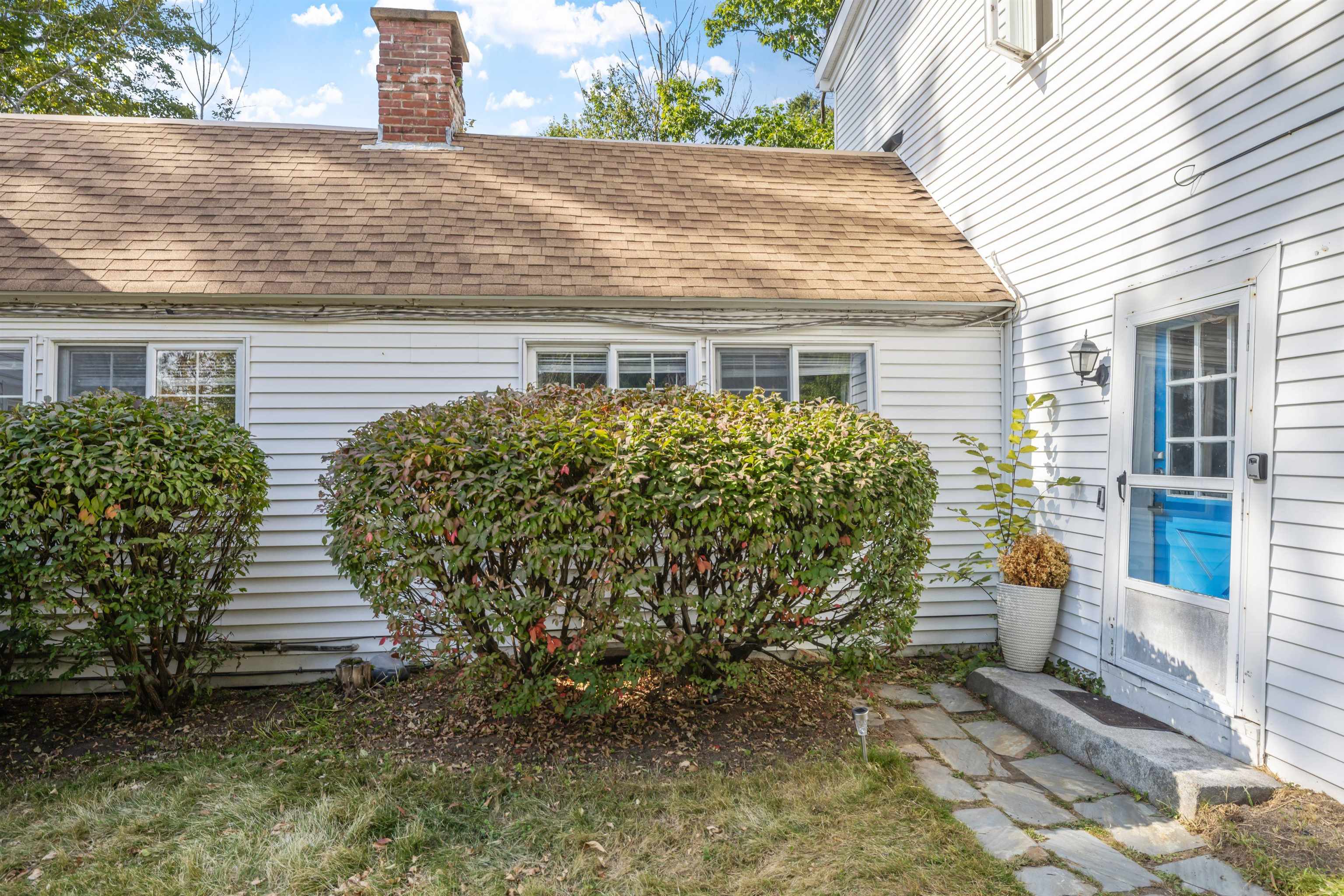 142 Highway 25 Meredith, NH 03253 - Photo 4 of 56