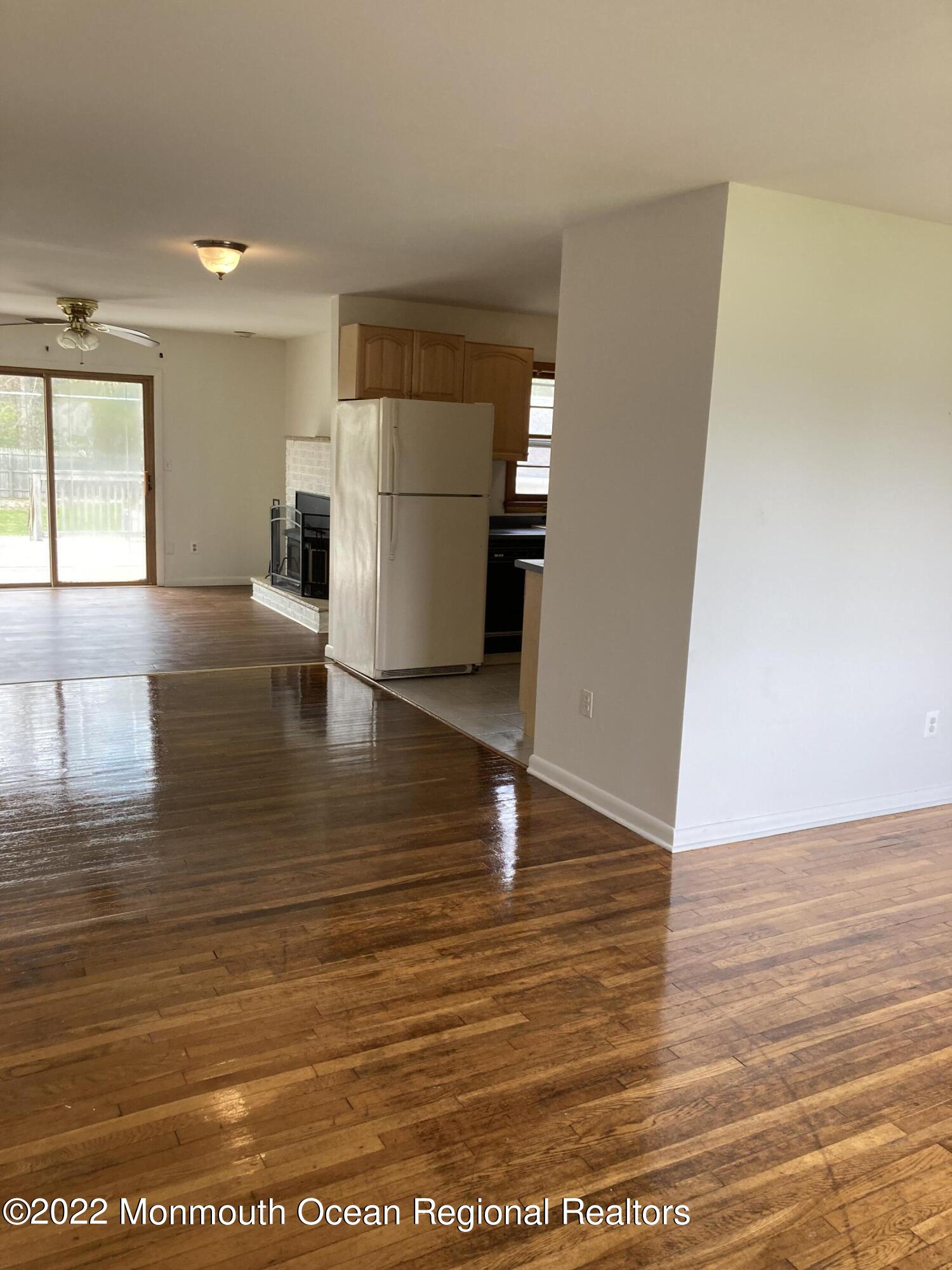 40 Brand Road Toms River, NJ 08753 - Photo 8 of 20 594888FF-232A-4C8D-9A1C-ABE804955F13