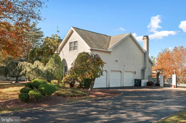 a view of a house with a yard and garage