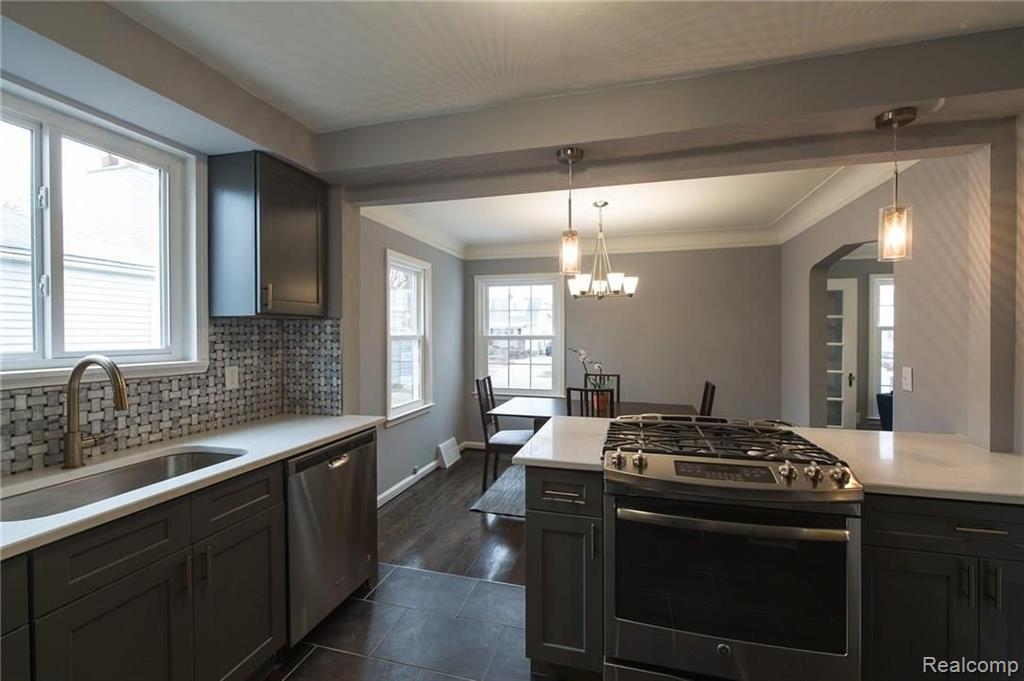 800 Columbia Road Berkley, MI 48072 - Photo 8 of 29