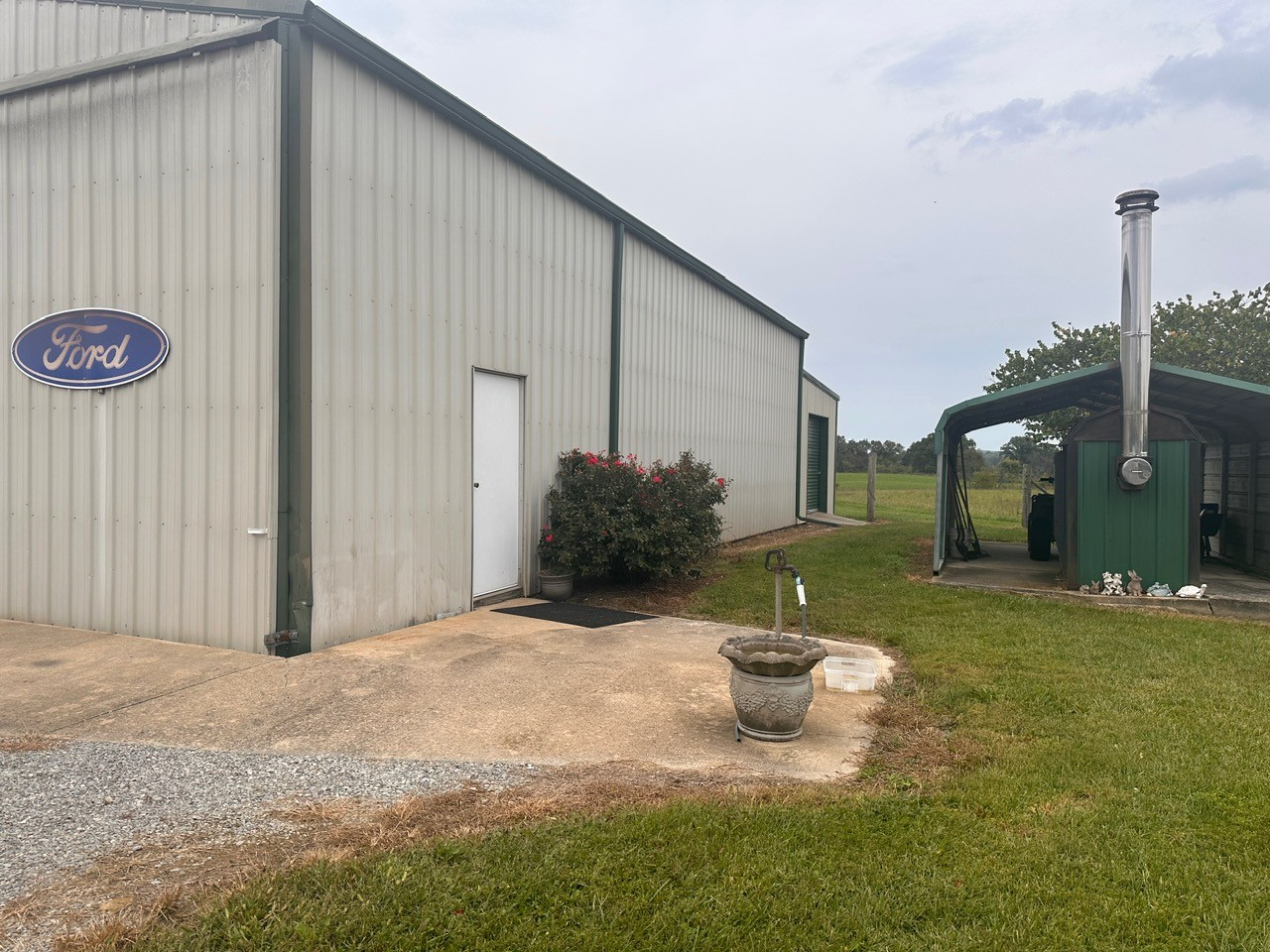 12343 Griffith Road Pikeville, TN 37367 - Photo 17 of 28 a view of a backyard with table and chairs