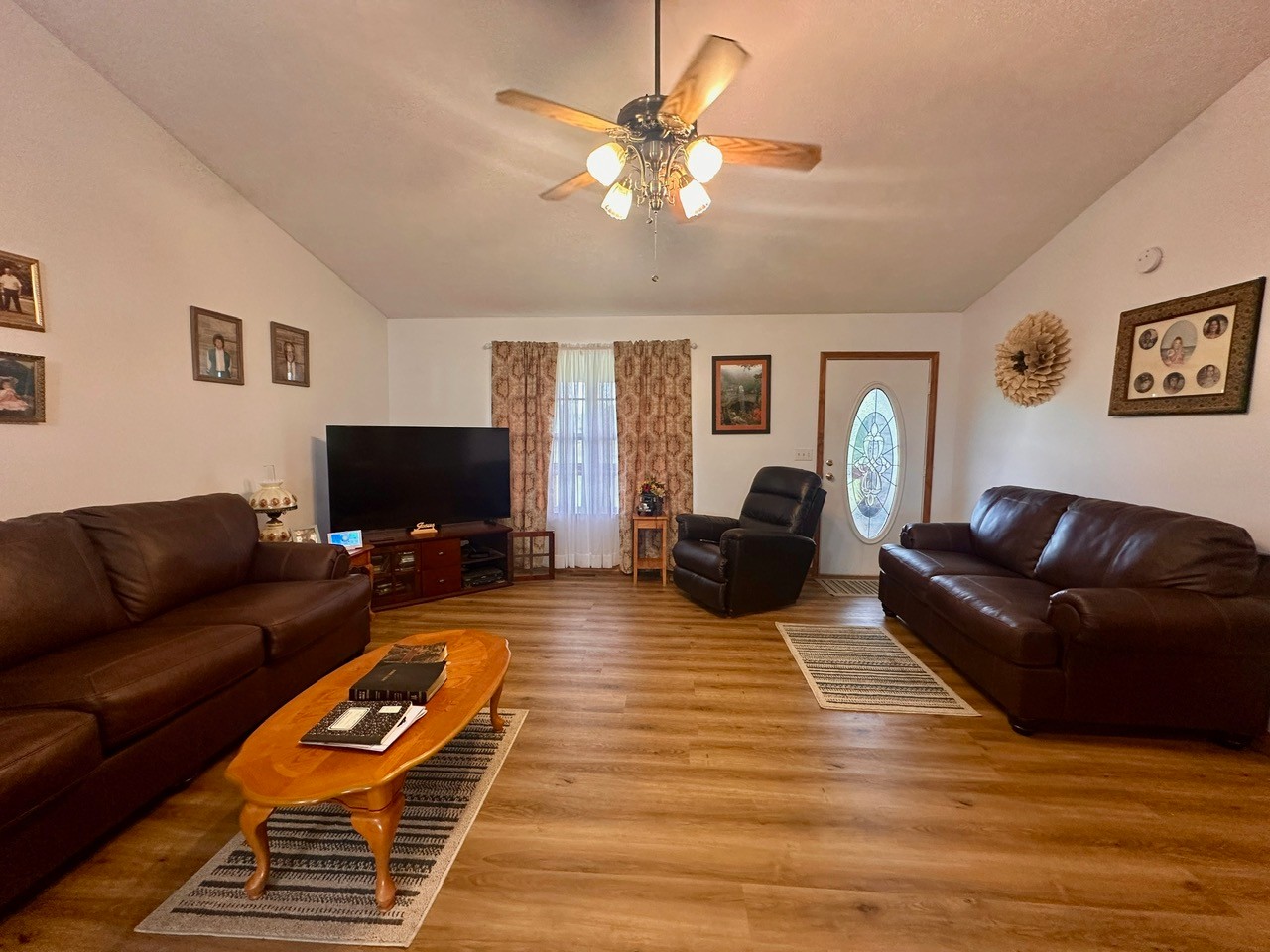 12343 Griffith Road Pikeville, TN 37367 - Photo 22 of 28 a living room with furniture and a flat screen tv