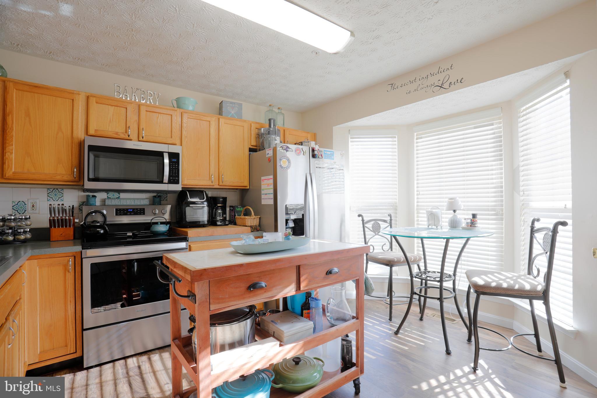 2102 Kyle Green Road Abingdon, MD 21009 - Photo 3 of 25 Bright Sunny Kitchen