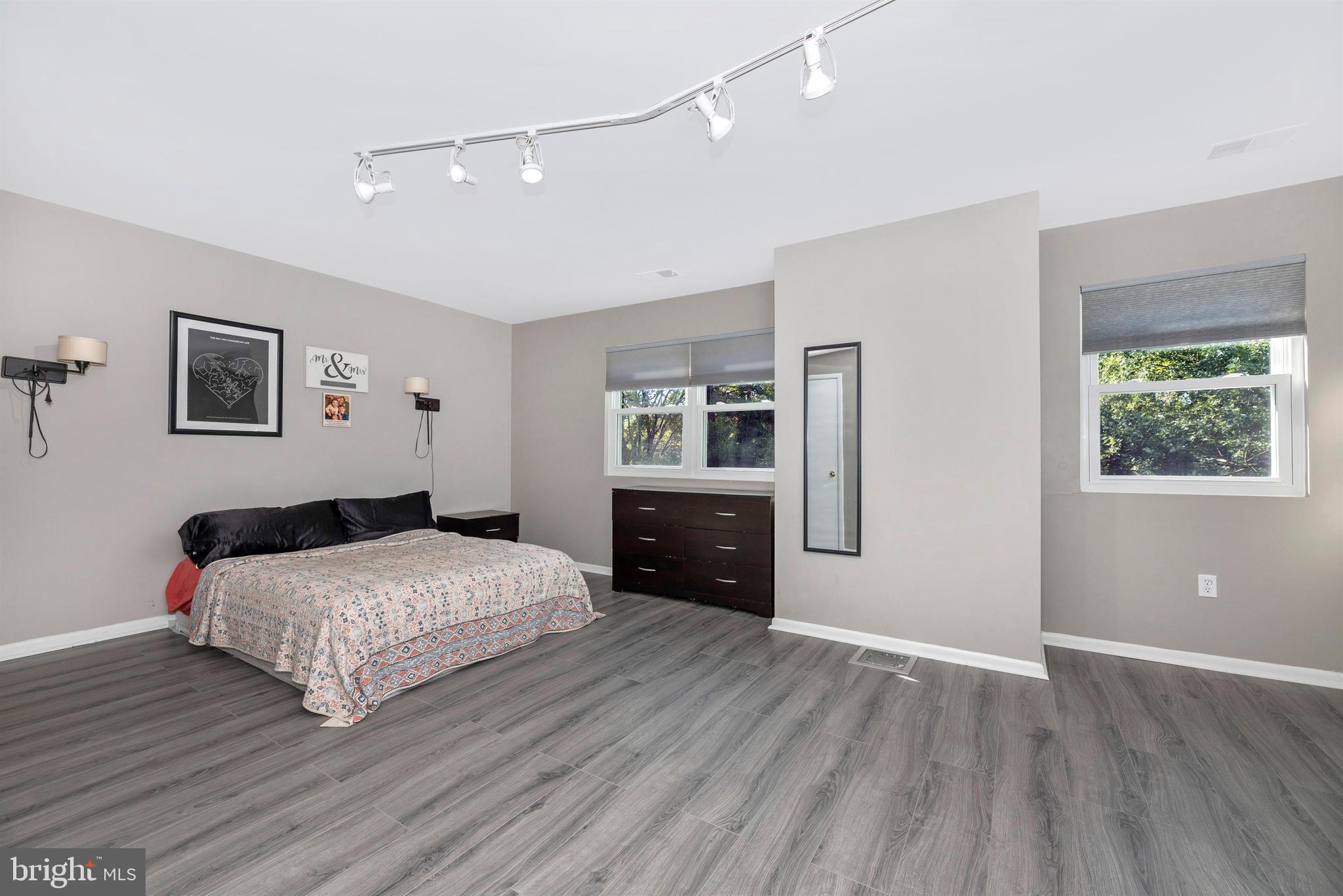 17417 Hoskinson Road Poolesville, MD 20837 - Photo 25 of 45 a bedroom with a large bed and a window
