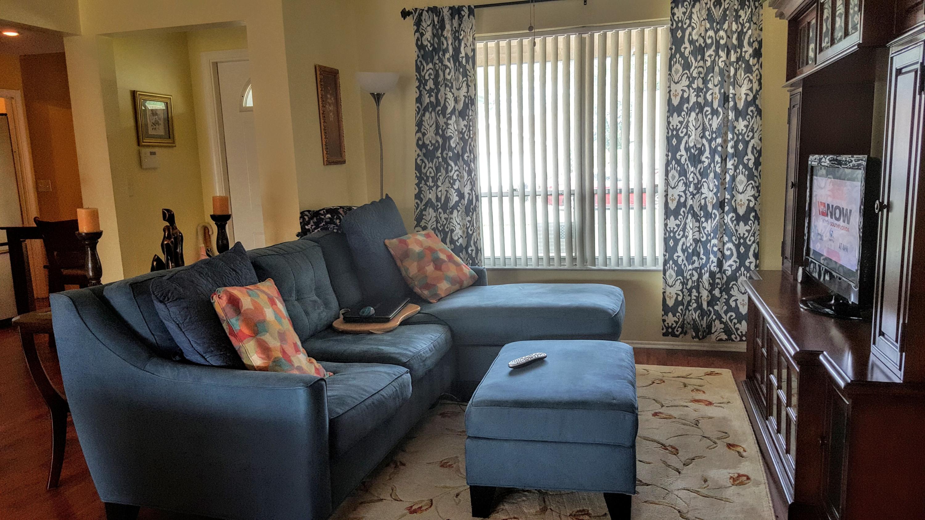 9372 Gettysburg Road Boca Raton, FL 33434 - Photo 4 of 35 living room