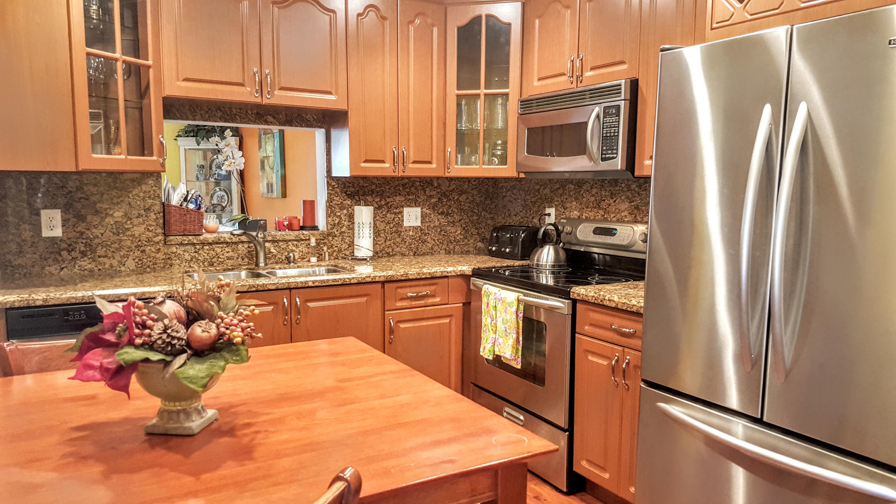 9372 Gettysburg Road Boca Raton, FL 33434 - Photo 8 of 35 kitchen