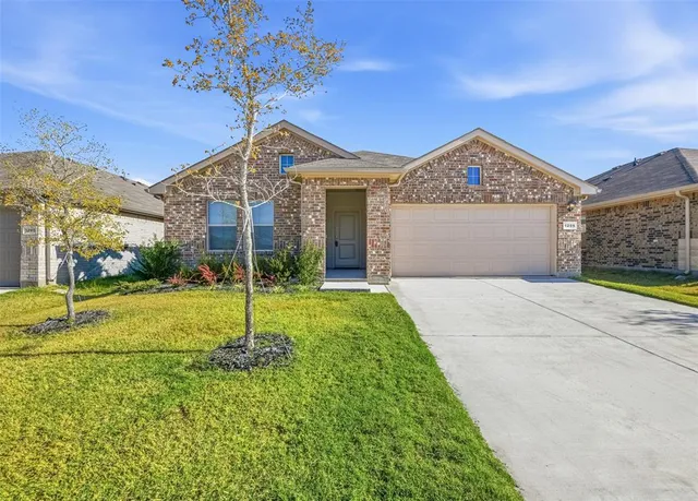 a view of a house with backyard and porch
