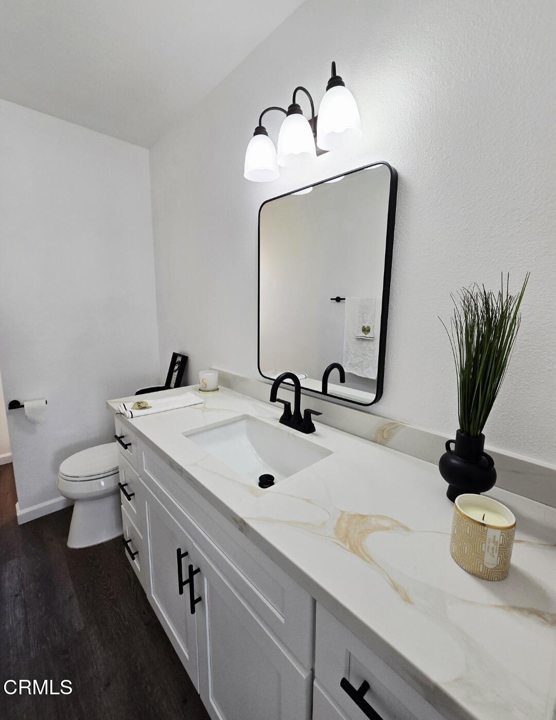 2001 Falkner Place Oxnard, CA 93033 - Photo 13 of 27 Primary Bathroom 1