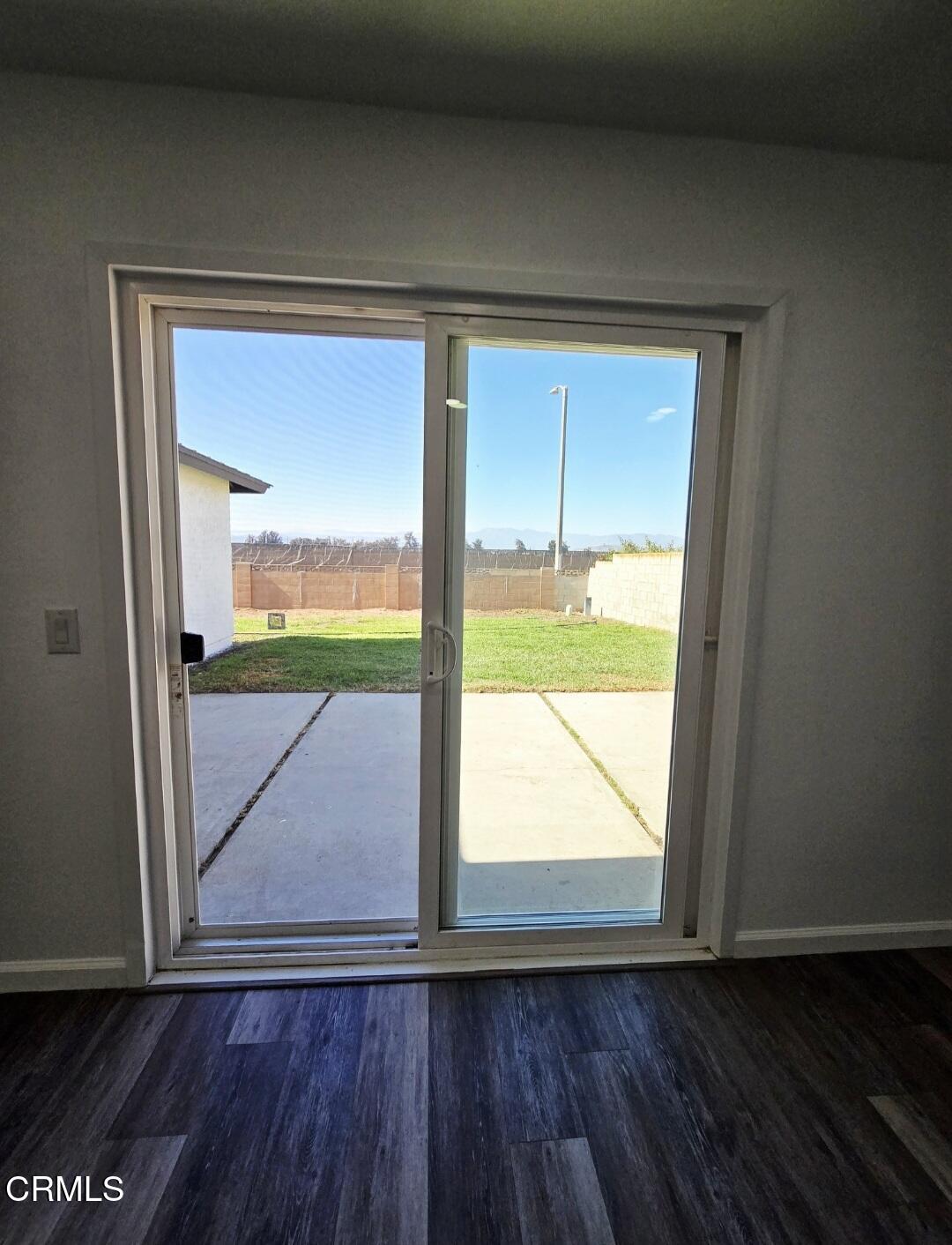 2001 Falkner Place Oxnard, CA 93033 - Photo 22 of 27 Sliding Door