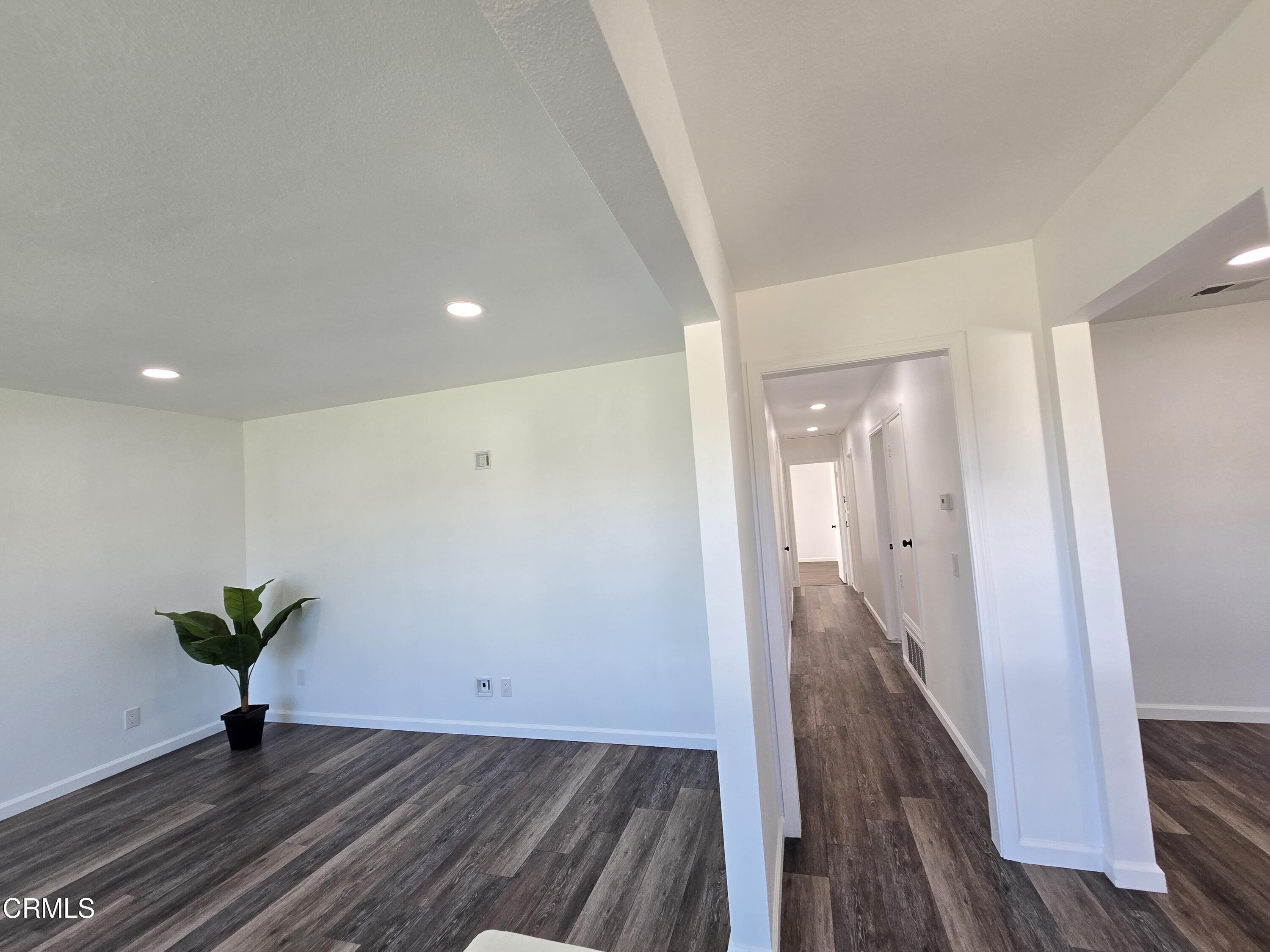 2001 Falkner Place Oxnard, CA 93033 - Photo 4 of 27 Formal Living room