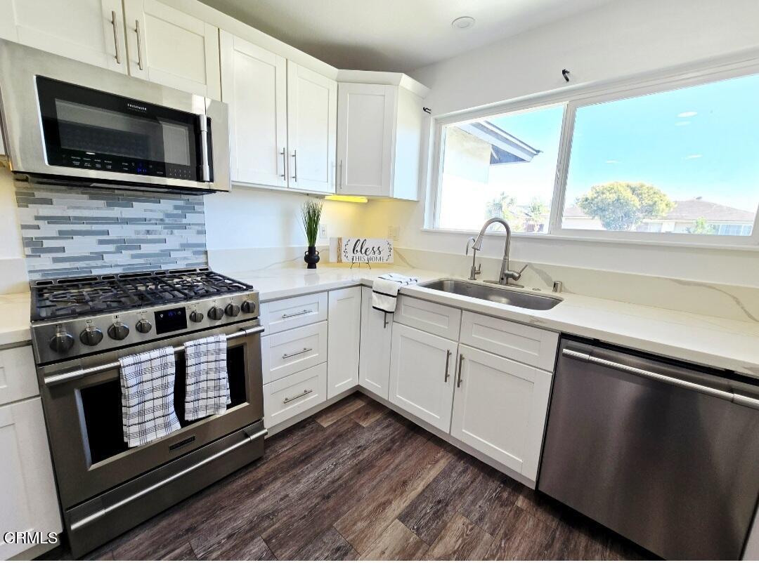 2001 Falkner Place Oxnard, CA 93033 - Photo 6 of 27 Kirchen Stove