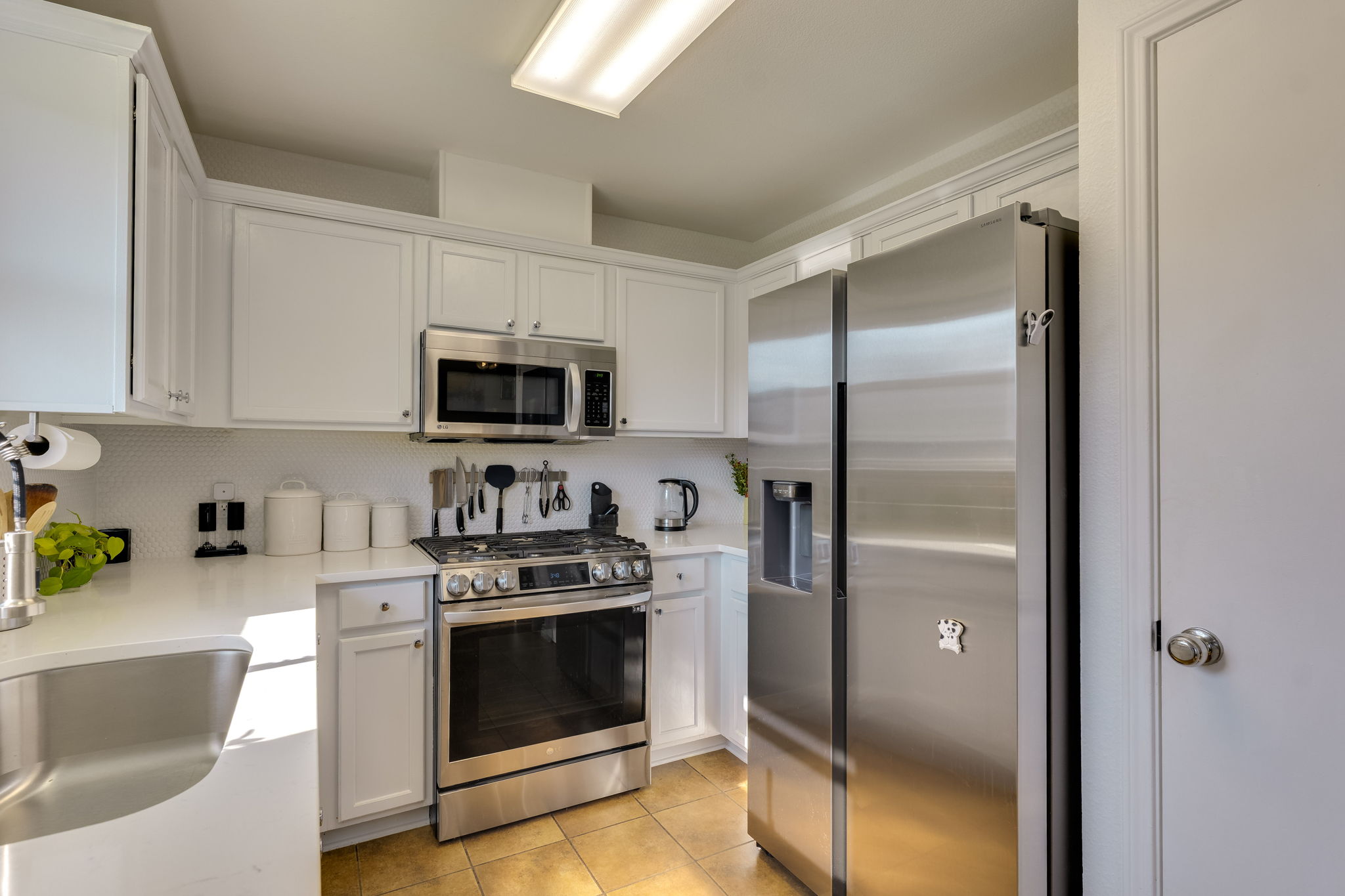 507 Clear Spring Lane Leander, TX 78641 - Photo 12 of 25 a kitchen with stainless steel appliances granite countertop a refrigerator stove and sink