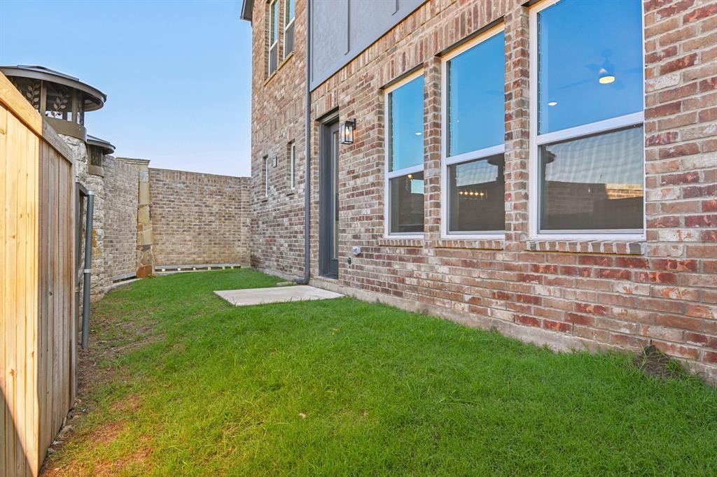 1711 Paytyn Drive Allen, TX 75013 - Photo 32 of 37 View of yard