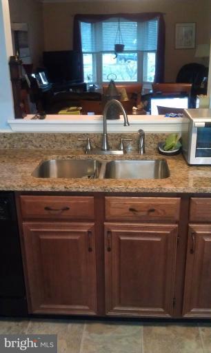 7353 St Thomas Loop Manassas, VA 20109 - Photo 4 of 20 a view of a kitchen counter top space