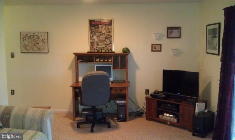 7353 St Thomas Loop Manassas, VA 20109 - Photo 5 of 20 a living room with furniture and a flat screen tv