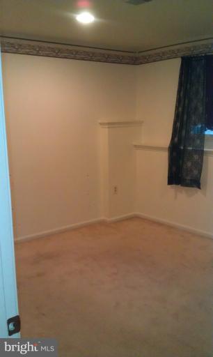 7353 St Thomas Loop Manassas, VA 20109 - Photo 8 of 20 a view of an empty room