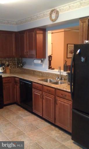 7353 St Thomas Loop Manassas, VA 20109 - Photo 9 of 20 a kitchen with a sink a window and appliances