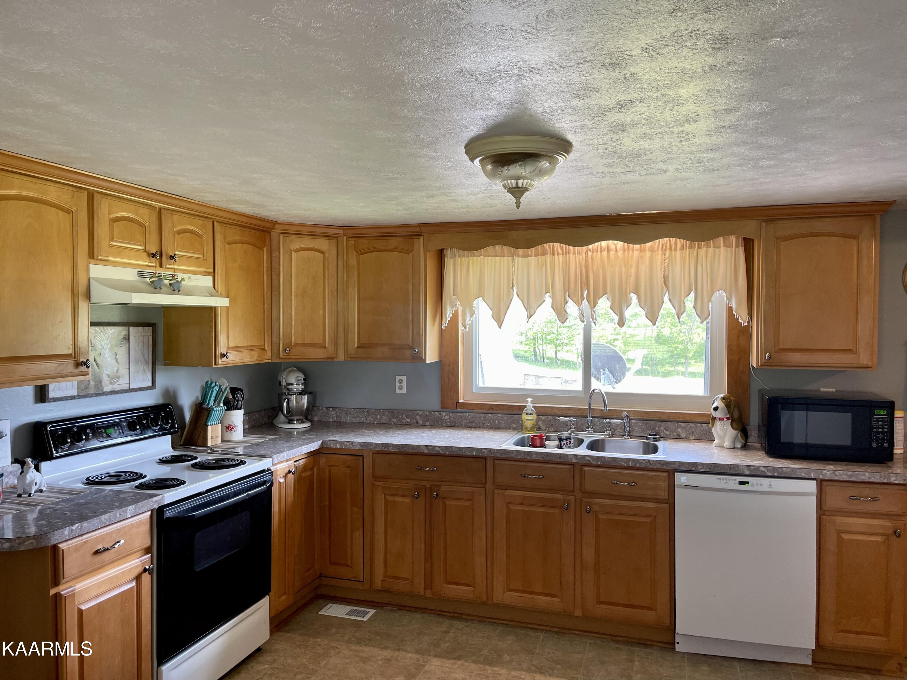 2334 Cave Springs Road Tazewell, TN 37879 - Photo 21 of 34 E6FC480E-603F-4EEC-A05A-8ADDCF731FA7