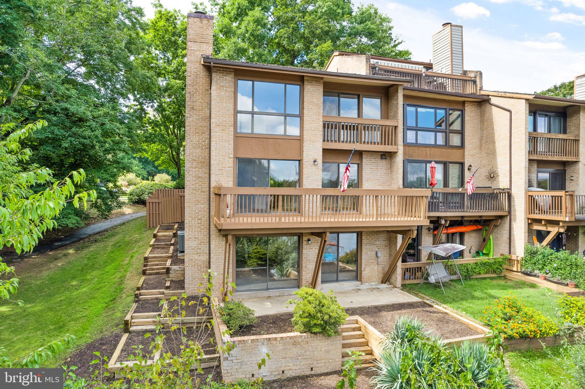 11200 Lagoon Lane Reston, VA 20191 - Photo 11 of 84 End Unit with so much potential