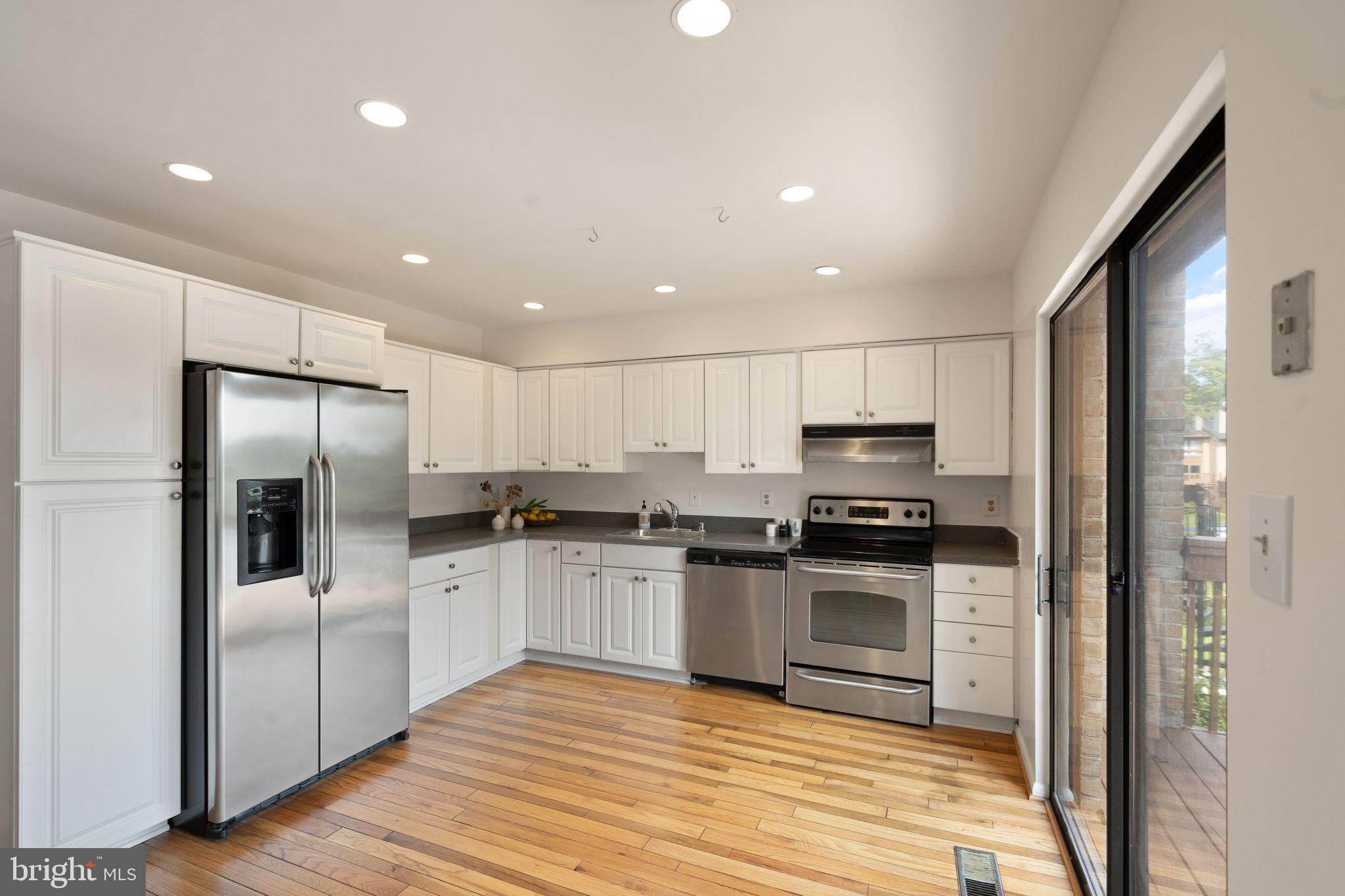 11200 Lagoon Lane Reston, VA 20191 - Photo 28 of 84