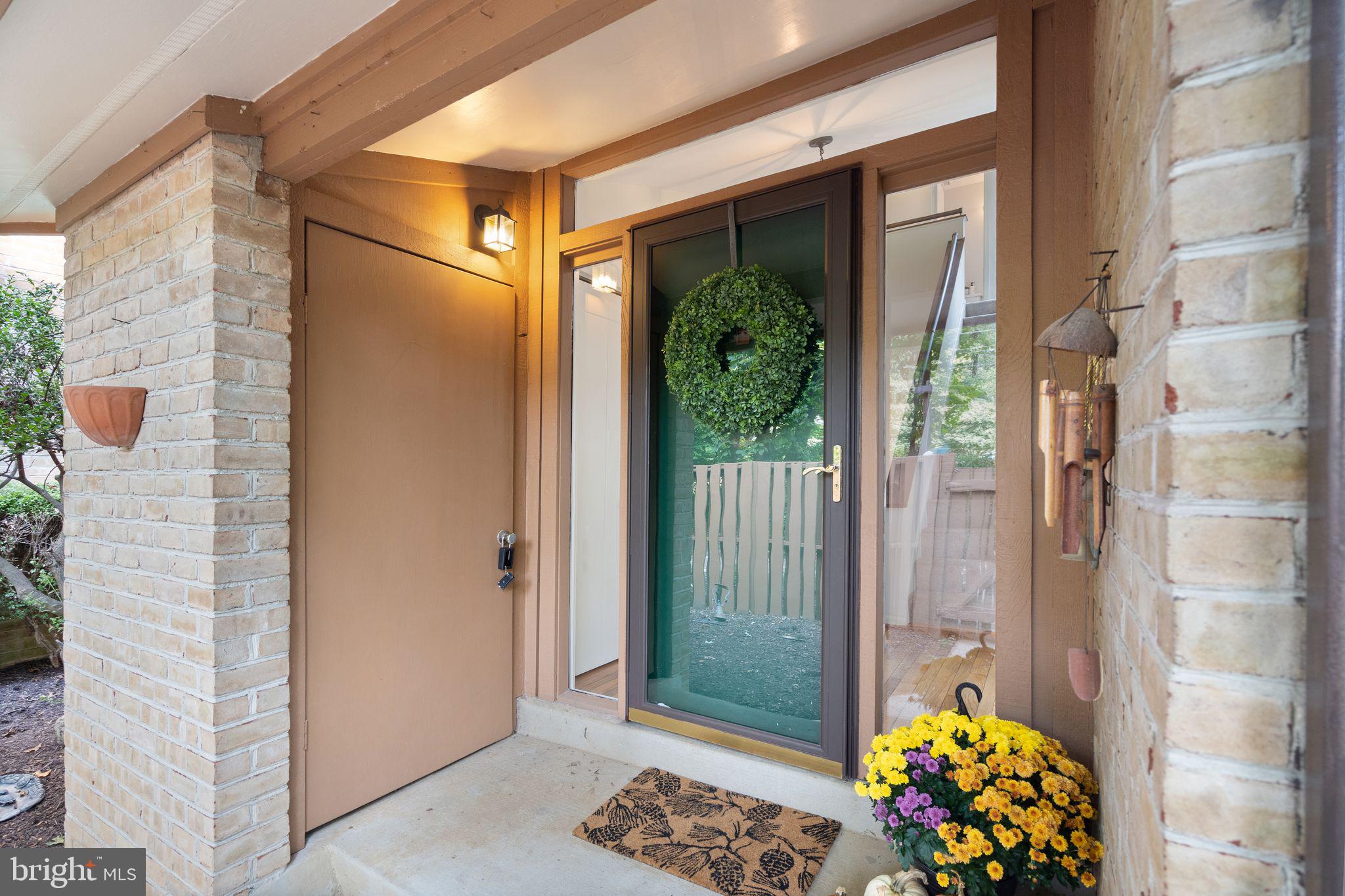 11200 Lagoon Lane Reston, VA 20191 - Photo 4 of 84 So welcoming