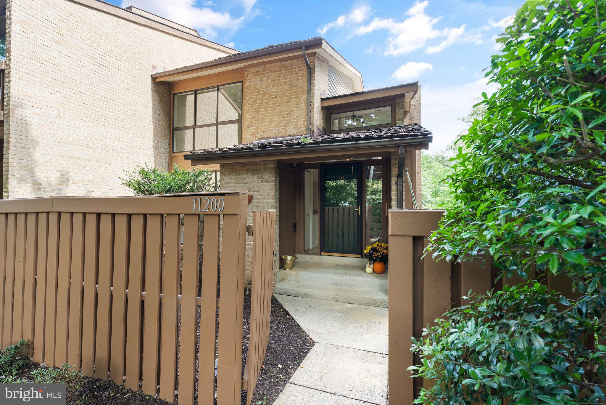 11200 Lagoon Lane Reston, VA 20191 - Photo 5 of 84