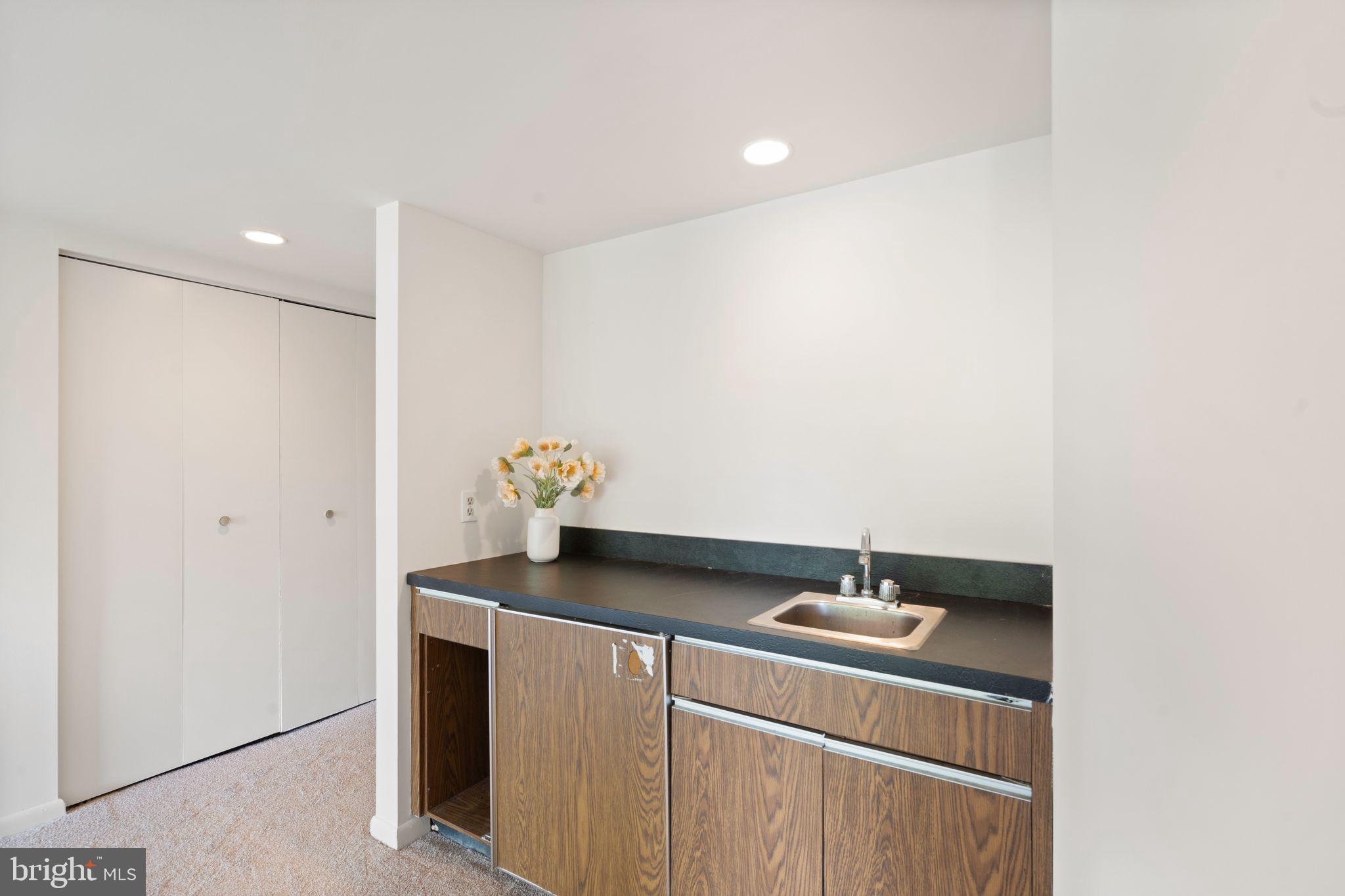 11200 Lagoon Lane Reston, VA 20191 - Photo 63 of 84 Wet Bar area