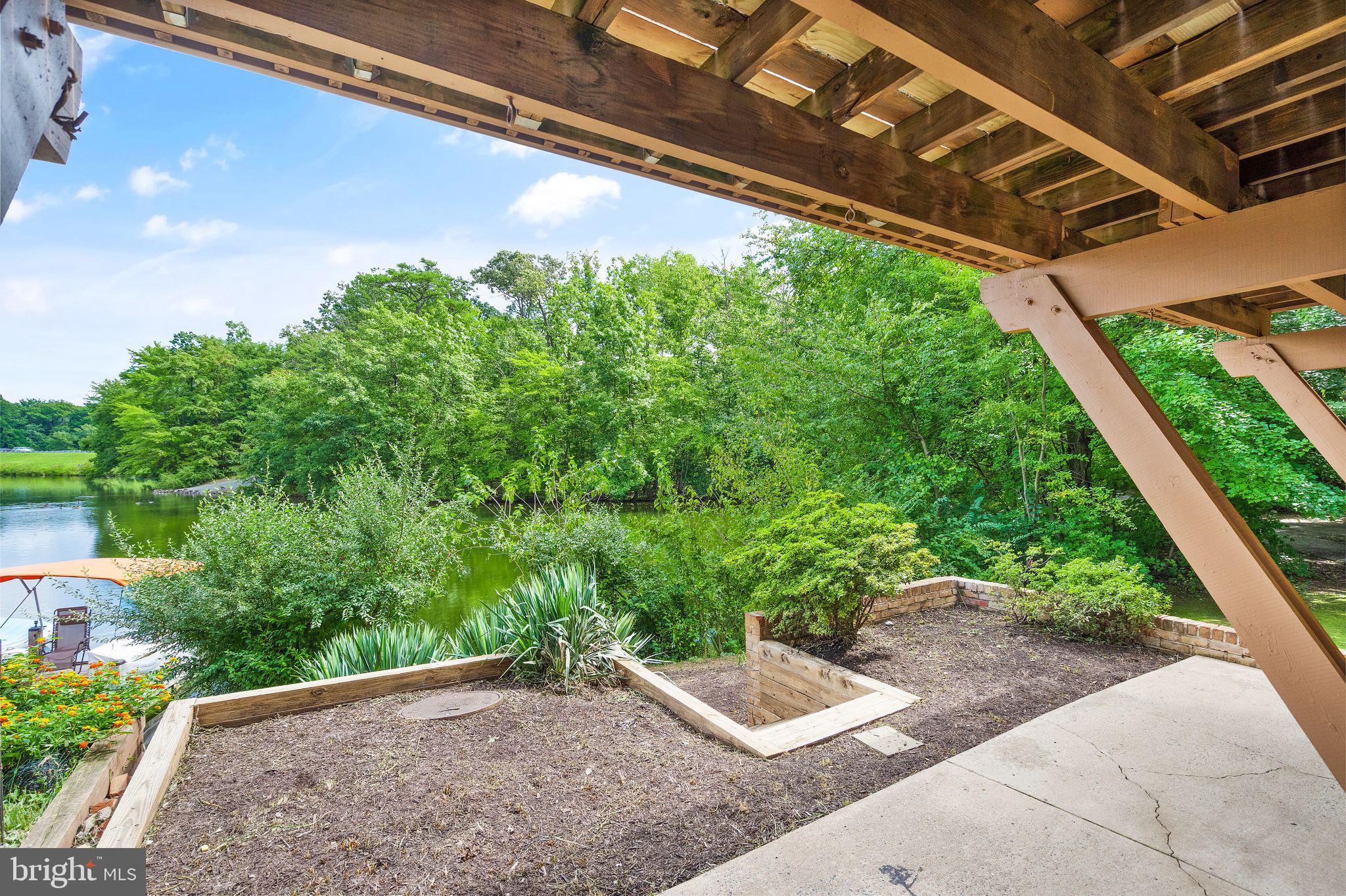 11200 Lagoon Lane Reston, VA 20191 - Photo 10 of 84 So much potential