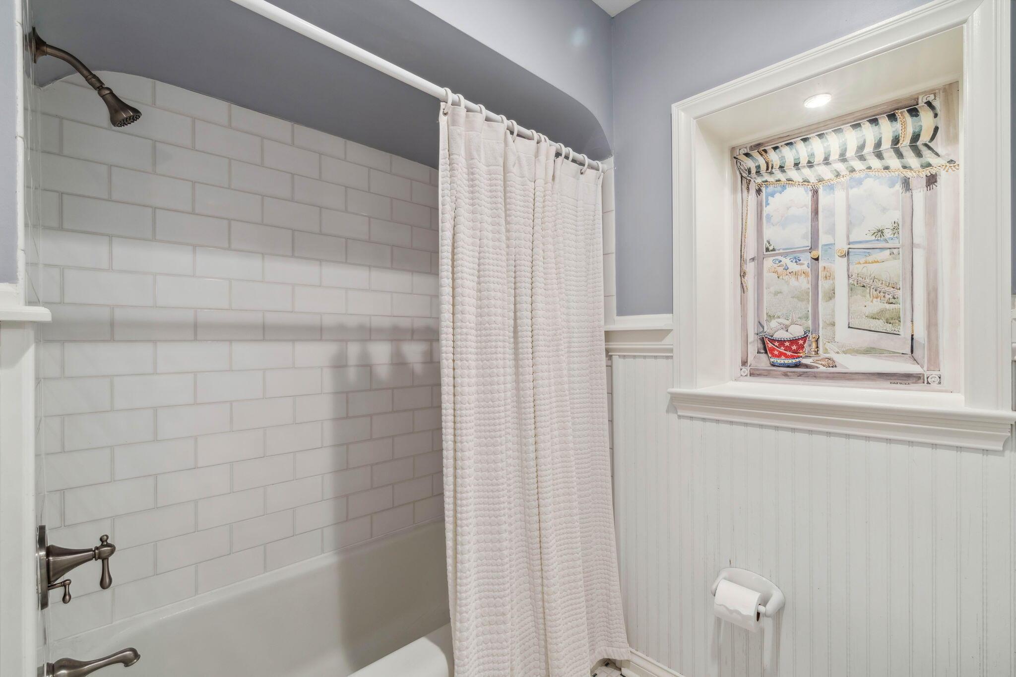 2481 Farleigh Road Columbus, OH 43221 - Photo 41 of 84 Hallway Bathroom